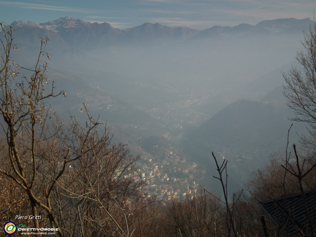 59 Vista verso Zogno con foschia purtroppo.JPG